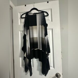 Artex Chic Black and White Geometric Poncho
